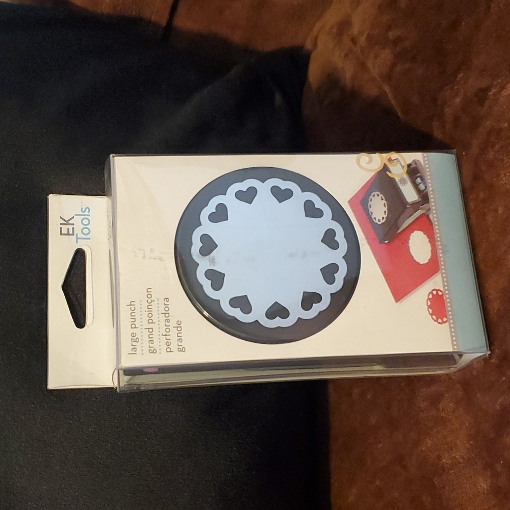 EK Tools Large Circular Hearts Punch